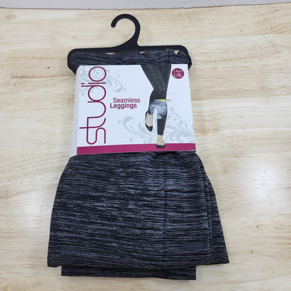 New Studio Seamless Leggings Women’s L/XL Gray Black Stretch Knit Yoga Athletic